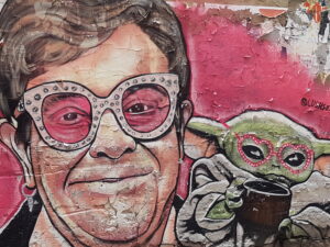 street art en voyage : elton john baby yoda